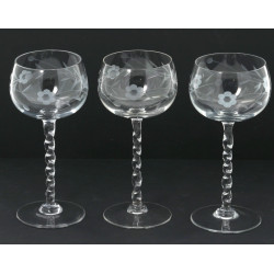 9 verres roemers en verre gravé de fleur