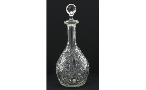 BACCARAT - Carafe en cristal taillé, bou