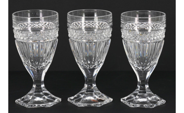 12 verres anciens à porto en cristal mou