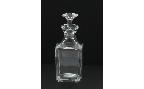 BACCARAT - Carafe à section carrée en cr
