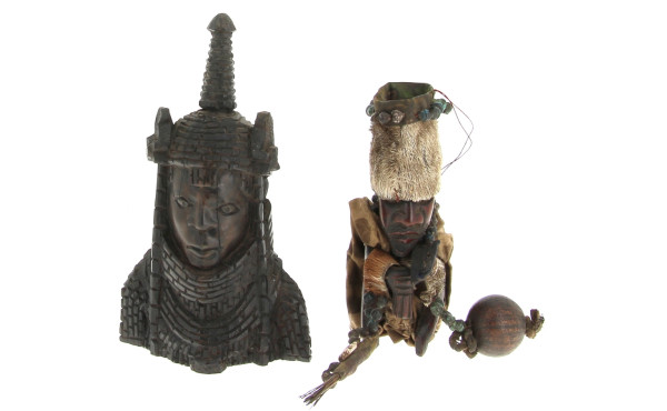 Afrique - Tête Oba du Bénin en bois scul