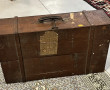 Valise ancienne en bois, étiqettes contr