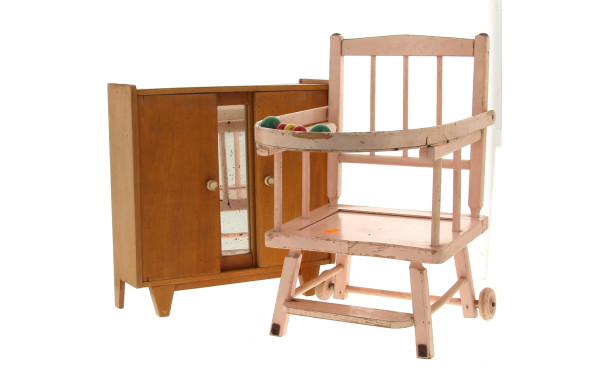 Petite chaise de bébé ou poupée laquée r