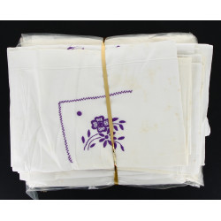 Drap ancien brodé de fleurs, neuf : on y