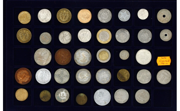 MONDE - 141 monnaies à trier différents 
