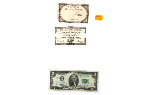 Lot comprenant 2 assignats 5 livres et 2