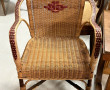 Trois fauteuils en rotin (du scotch roug