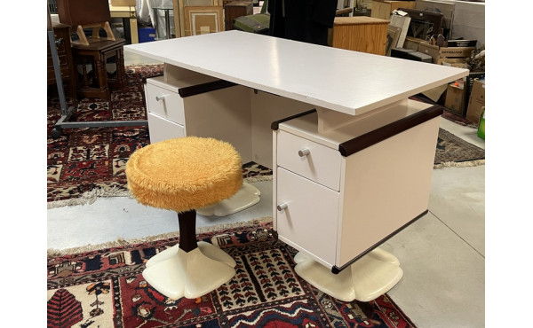 Maison GAUTIER - Bureau en bois teinté e