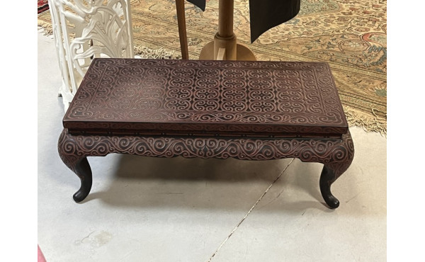 Meuble à hauteur d'appui en laque chinoi