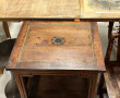 Petite table ancienne en bois fruitier, 