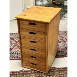 Petit meuble de rangement en pin ouvrant