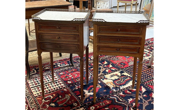 Paire de chevets de style Louis XVI ouvr