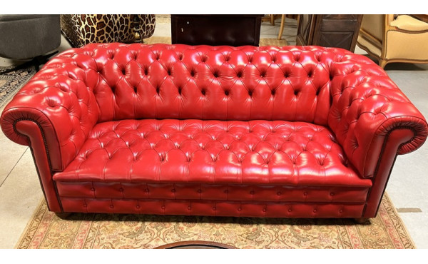 Canapé Chesterfield en cuir rouge (qqs g
