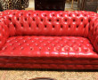 Canapé Chesterfield en cuir rouge (qqs g