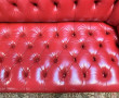 Canapé Chesterfield en cuir rouge (qqs g