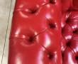 Canapé Chesterfield en cuir rouge (qqs g