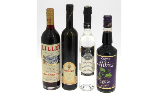 Lot de 4 B : 1 B de Lillet : 1 B Calvado