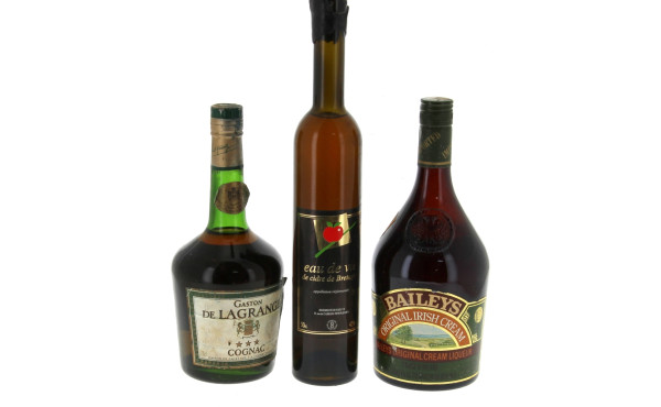 Lot de 3 bouteilles: 1 B BAILEYS IRISH C