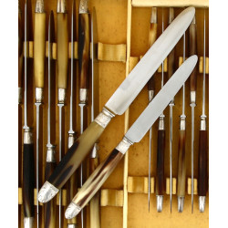 12 couteaux de table et 12 couteaux à en