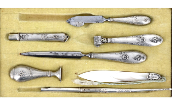 Nécessaire à écrire ancien en métal arge