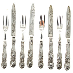 12 fourchettes et 8 couteaux en métal ar