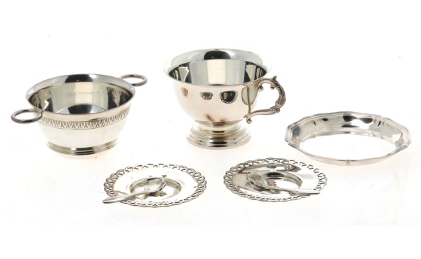Lot de 7 petites pièces en métal argenté