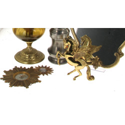 Lot de bibelots comprenant un miroir roc
