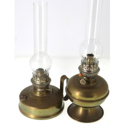 Deux lampes à pétrole anciennes en laito