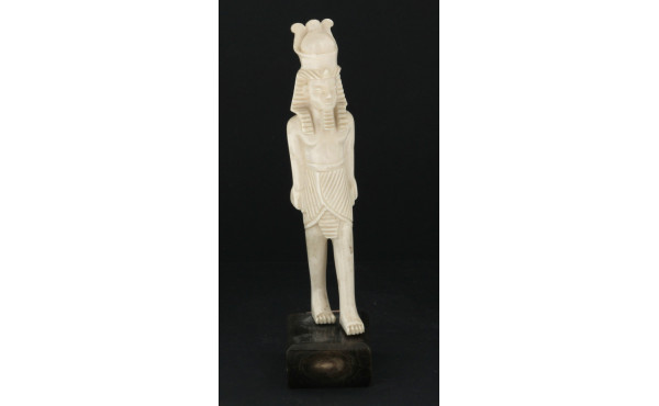 PHARAON égyptien, sujet en ivoire d'hipp