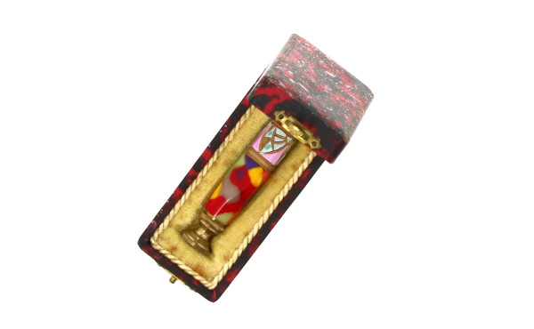 Petit cachet ancien en bakélite de coule