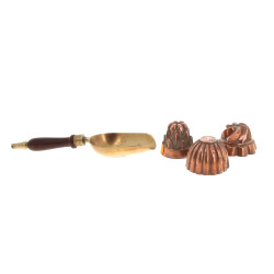 Trois petits moules pâtissiers en cuivre