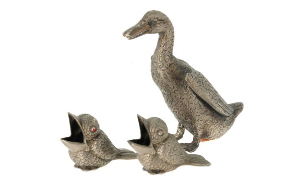 Paire de petits oiseaux en métal argenté