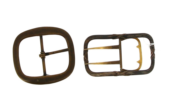 Lot de 2 boucles anciennes dont une en a