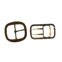 Lot de 2 boucles anciennes dont une en a