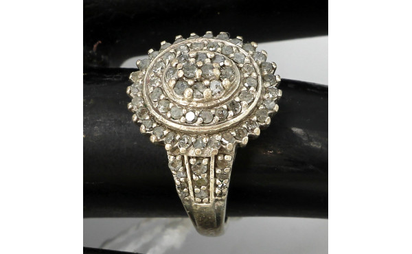 Bague ancienne en argent sertie d'un pav