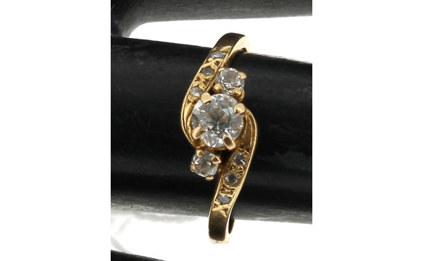 Bague en or jaune 18 carats, sertie de 3