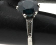 Bague en or gris sertie d'un saphir rond