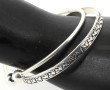 Un bracelet jonc et un bracelet jonc ouv