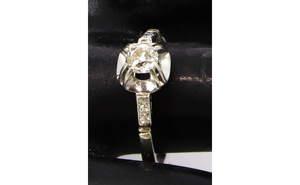 Bague ancienne période ART DECO solitair