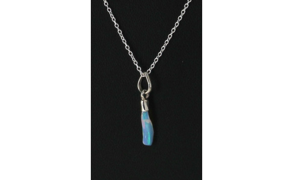 Pendentif en argent et motif façon opale