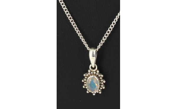 Pendentif en argent et motif façon opale