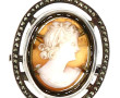 Pendentif camée cerclé d'argent serti d'