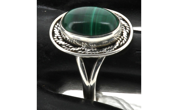 Bague en argent 925ème sertie d'une mala