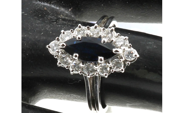Bague navette en or gris 18 carats, poin