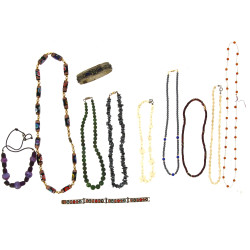 Lot de bijoux fantaisie : 9 colliers (do
