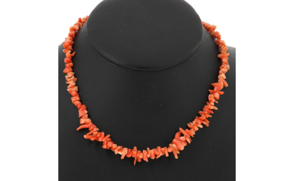 Collier en brins de corail, fermoir méta