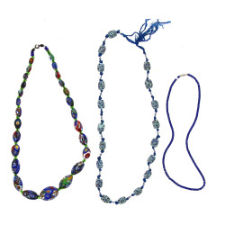 3 colliers style ethnique dans les tons 