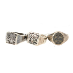 Lot de 3 chevalières en argent, dont 2 b