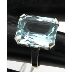 Bague en or 18 carats, poinçon tête d'ai