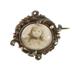 Petite broche porte-photo en argent ento